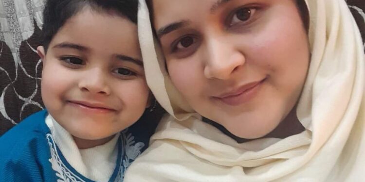 True Inspiration!Divorced by husband, young mother clears JKAS Examination