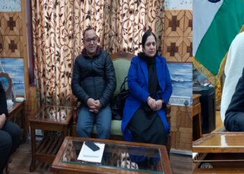 Principal GMC Handwara calls on DC Kupwara