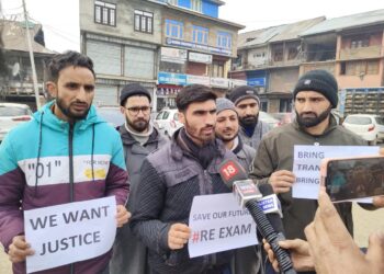 Aghast Over Recurrent Irregularities, JKSSB Aspirants Hold Protest in Kupwara