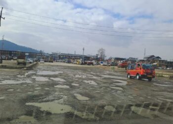 Pathetic condition of General Bus stand Handwara matter of shame: Rasikh Rasool