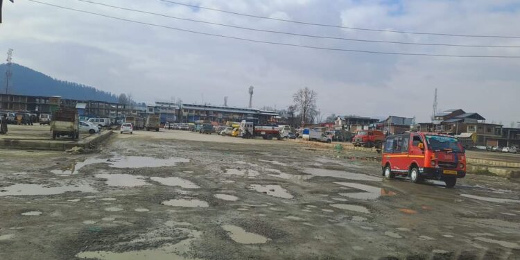 Pathetic condition of General Bus stand Handwara matter of shame: Rasikh Rasool