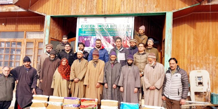 Kamraj Forest Division Kupwara In Unison With J&K YWF, Ray Of Hope Disbursed Potter Machines Among Deserving Potter’s Of Lolab