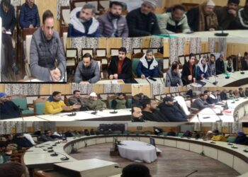 ACR Kupwara chairs joint meeting of officers, traders