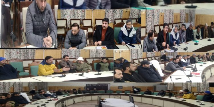 ACR Kupwara chairs joint meeting of officers, traders