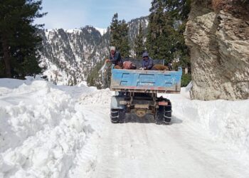 Kupwara:Chowkibal-Tangdar road re-opens  for traffic after 9 days