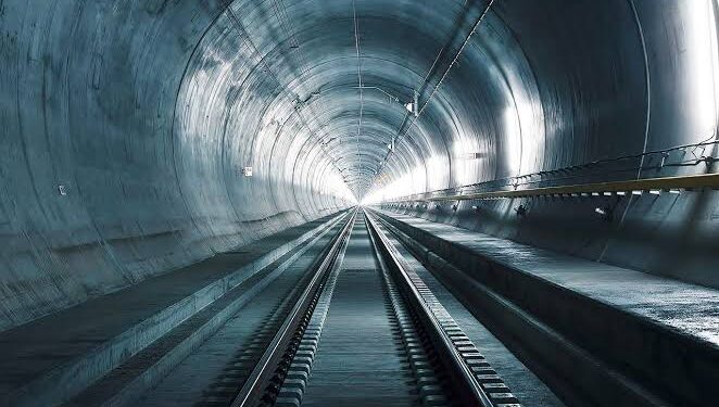 Braving heavy snowfall, Karnah people protest, demand tunnel at Sadna Pass