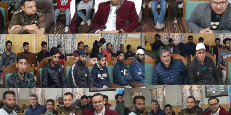DC Kupwara distributes Emergency Response Kits, Certificates and Identity Cards among 200 trained AAPDA Mitra Volunteers of Kupwara