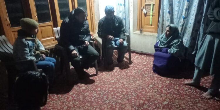 DC Kupwara visits Batpora Haihama, offers condolences to bereaved family