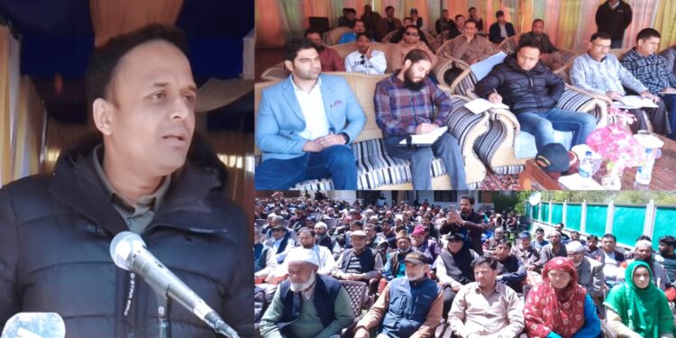 DC Kupwara chairs mega public darbar at Tangdar, hears various delegations