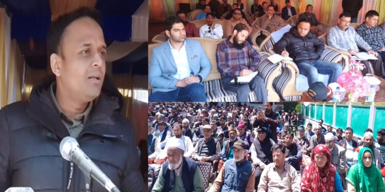 DC Kupwara asks Karnah residents to come forward for homestay to boost border tourism