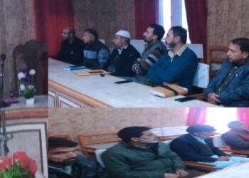 SDM Karnah reviews functioning of schools