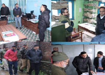 DC Kupwara conducts surprise inspection of ACD office, RDD Kupwara