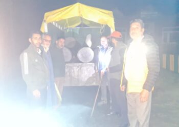 Kamraj Forest Division Kupwara seizes vehicle with illicit timber in Kupwara village