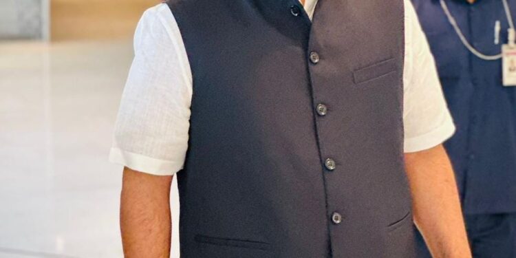 Release salary of all employees, pending wages of adhoc & daily wagers before Eid : Former MP Fayaz Mir