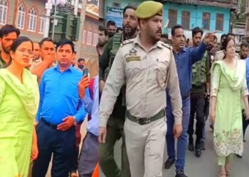 DC Kupwara undertakes surprise visit of Kupwara town.