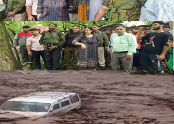DDC Kupwara visits flash flood hit far-flung areas of Hayhama, Kalaroos, Lolab to take on spot assesment of Flash Flood Situation