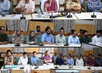 DC Kupwara reviews preparations for “MERI MAATI MERA DESH” campaign