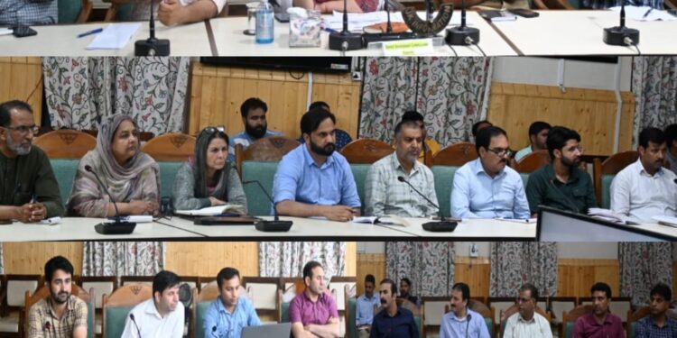 DC Kupwara reviews preparations for “MERI MAATI MERA DESH” campaign