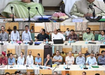 Central Prabhari Officer visits Kupwara, reviews progress under ADP, ABP, emphasizes on officers to aim for higher ranks for Kupwara district.