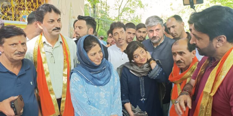Mehbooba Mufti Extends Syncretic Gesture, Visits Thajiwara Temple in Bijbheara to greet Kashmiri Pandit Community On Annual Hawan