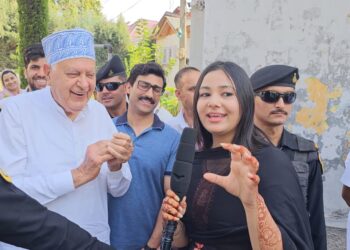 “Treats me like a daughter”: Female journalist on viral video with Farooq Abdullah