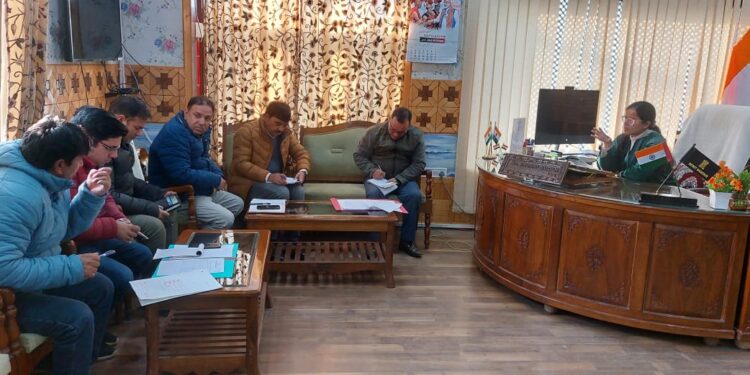 DC Kupwara reviews arrangements for Shelter Homes