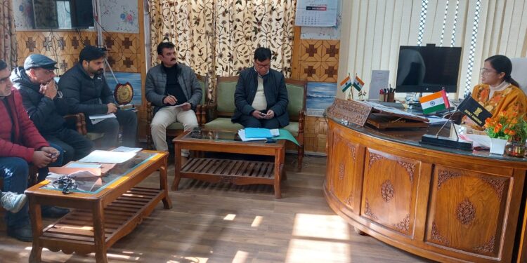 DC Kupwara reviews status of power supply scenario, stresses upon officers to strictly follow Curtailment Schedule