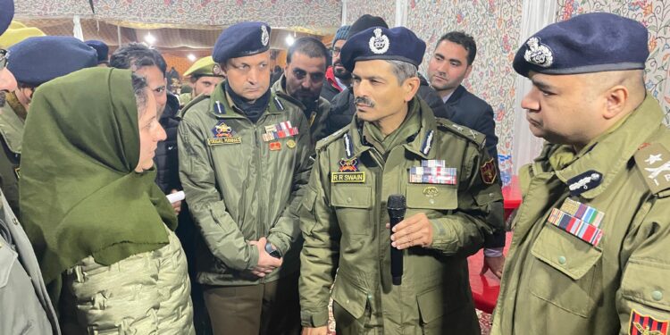 DGP interacts with Kupwara Police personnel;Participates in Bara Khana Programme
