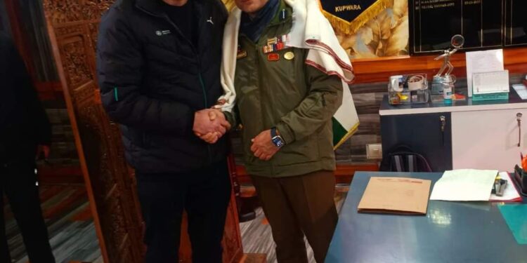 DFO Zahid Aslam Moghal Bids Affectionate Adieu To Shifting SSP Yougal Manhas