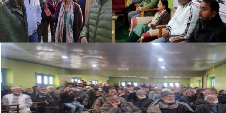 DC Kupwara conducts tour of Khumriyaal, interacts with people