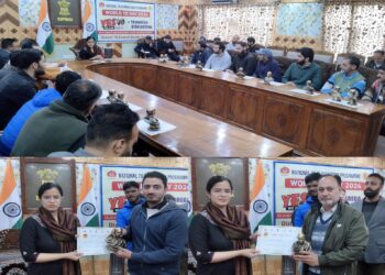 DDC Kupwara felicitates Panchayats for achieving the TB- Mukt status.