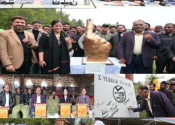 CEO Visits Kupwara; Reviews Preparations for Parliamentary Polls,Inaugurates live art exhibition under SVEEP