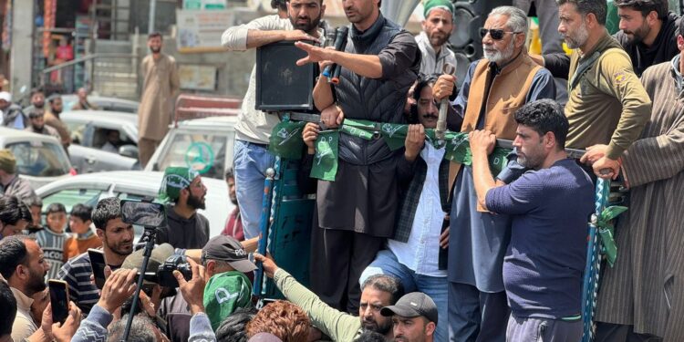 Humanize Kashmiri Youth, Instead of Labeling Them as OGWs and Anti-Nationals: Waheed Parra Urged New Delhi