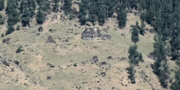 Lack of Washroom Facilities at Satbaran Kalaroose Cave Causes Distress Among Tourists