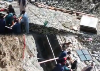 Residents of Madmadow Kalaroose Kupwara Voice Concerns Over Delayed Road Repairs