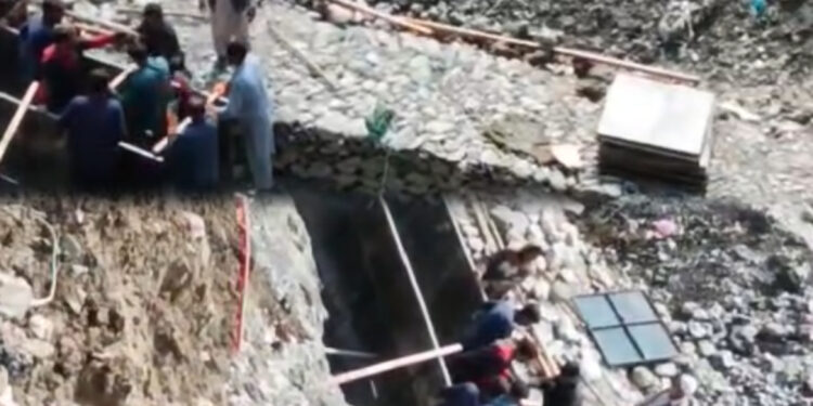 Residents of Madmadow Kalaroose Kupwara Voice Concerns Over Delayed Road Repairs