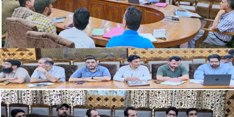 ADDC Kupwara chairs DCDC meeting, reviews Cooperative Sector
