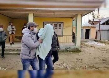 J&K:ACB arrests revenue official for demanding Rs 40,000 bribe