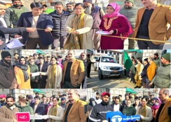 DC Kupwara hands over 23 commercial vehicles under Mumkin Scheme