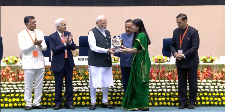 DC Kupwara, Ayushi Sudan Conferred Prime Minister’s Award for Excellence in Public Administration