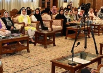 LG Sinha Interacts With Members Of Kashmir Women’s Organisation