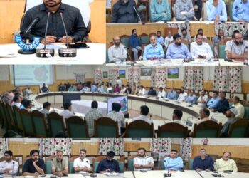 DC Kupwara, Shrikant Balasaheb Suse chairs introductory meeting with District Officers