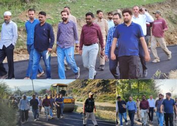 DC Kupwara Inspects Macadamization Work on Lolab Parallel Bypass
