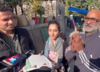 “Humanity is alive”: Kashmir-based businessman offers one kanal of prized land to Kuldeep Sharma for his generous act