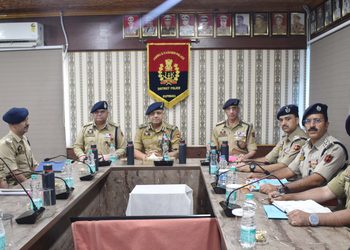 IGP KASHMIR SHRI SUJIT KUMAR-IPS REVIEWS SECURITY, LAW & ORDER AND CRIME SCENARIO IN KUPWARA